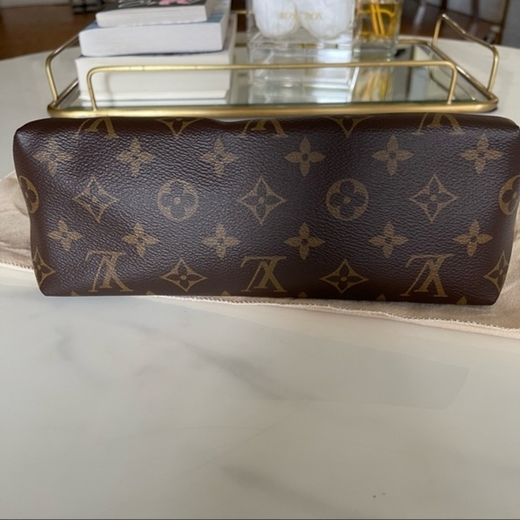 LV | Discontinued Monogram Pallas Beauty Case - Picture 4 of 10